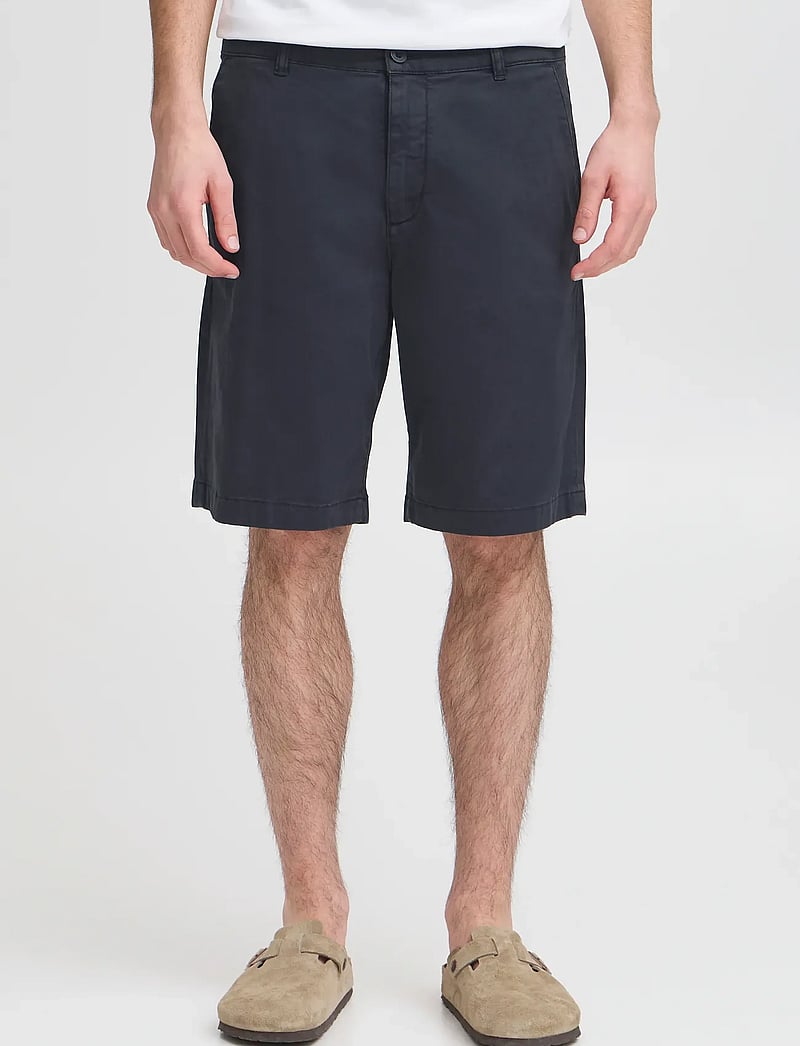 Casual Friday - CFBENNET SHORTS - casual shorts - navy blazer - 4