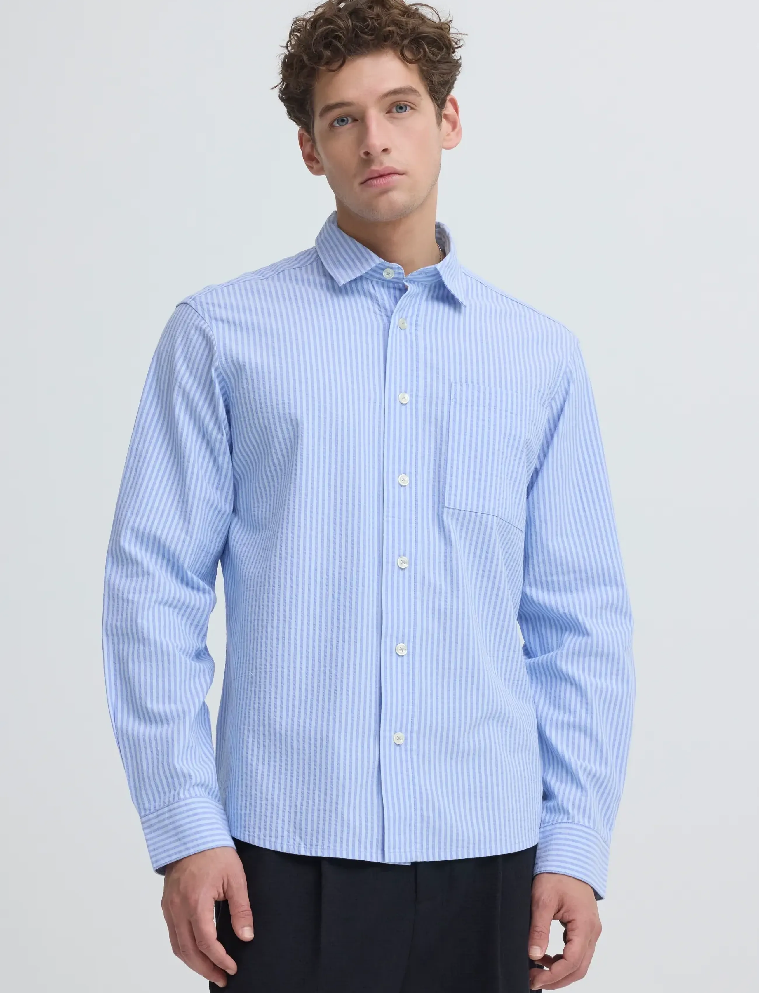 Casual Friday CFJAEVON LS SEERSUCKER SHIRT - Kläder - CERULEAN STRIPE / multi