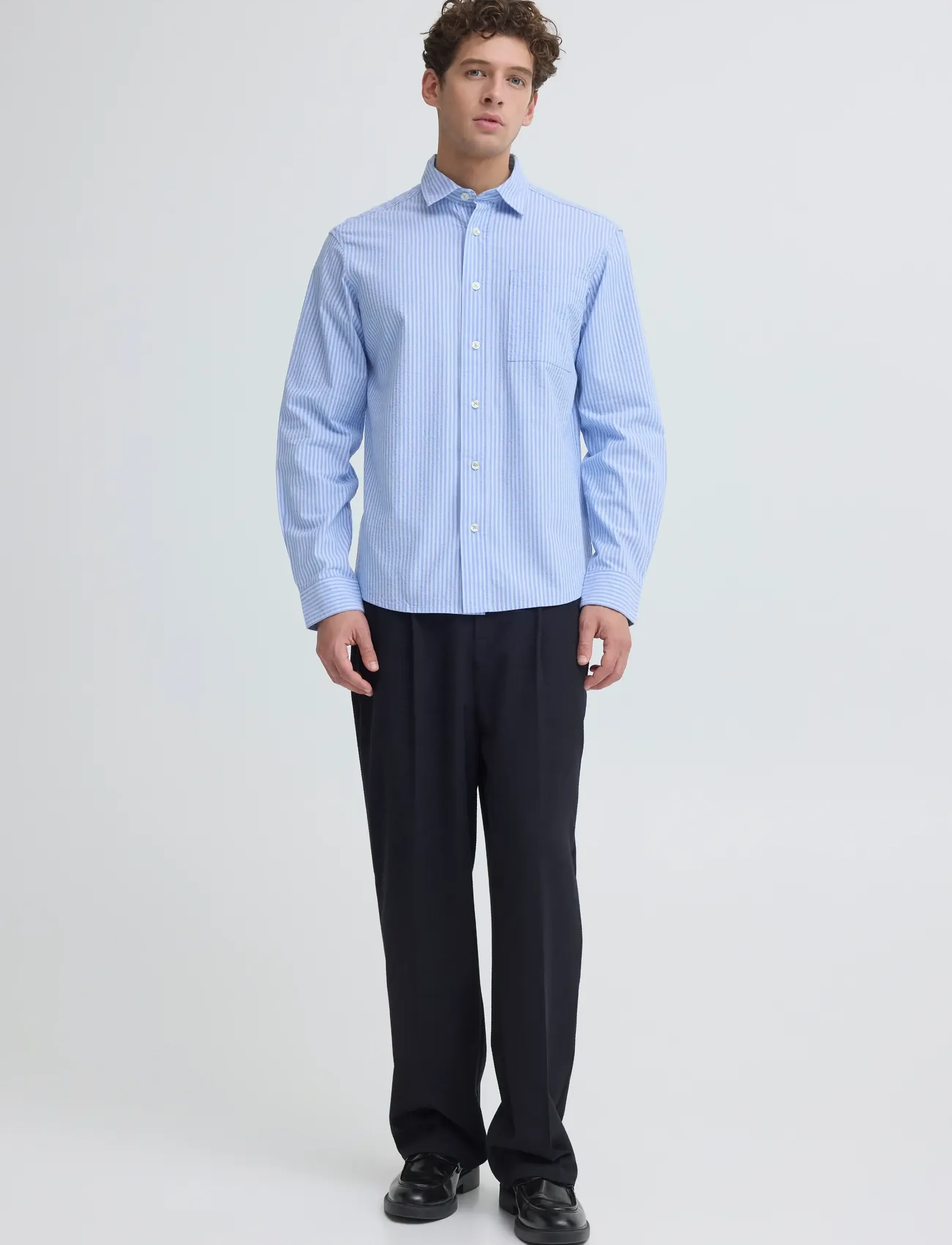 Casual Friday - CFJAEVON LS SEERSUCKER SHIRT - stribede skjorter - cerulean stripe - 5