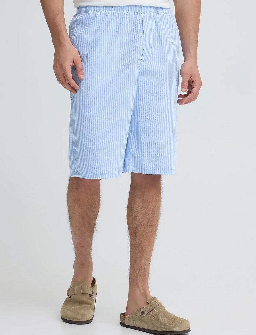 Casual Friday - CFJAEVON 0273 STRIPED SHORTS - lühikesed vabaajapüksid - cerulean stripe - 0