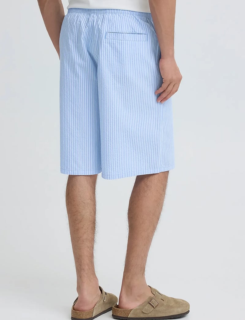 Casual Friday - CFJAEVON 0273 STRIPED SHORTS - lühikesed vabaajapüksid - cerulean stripe - 3