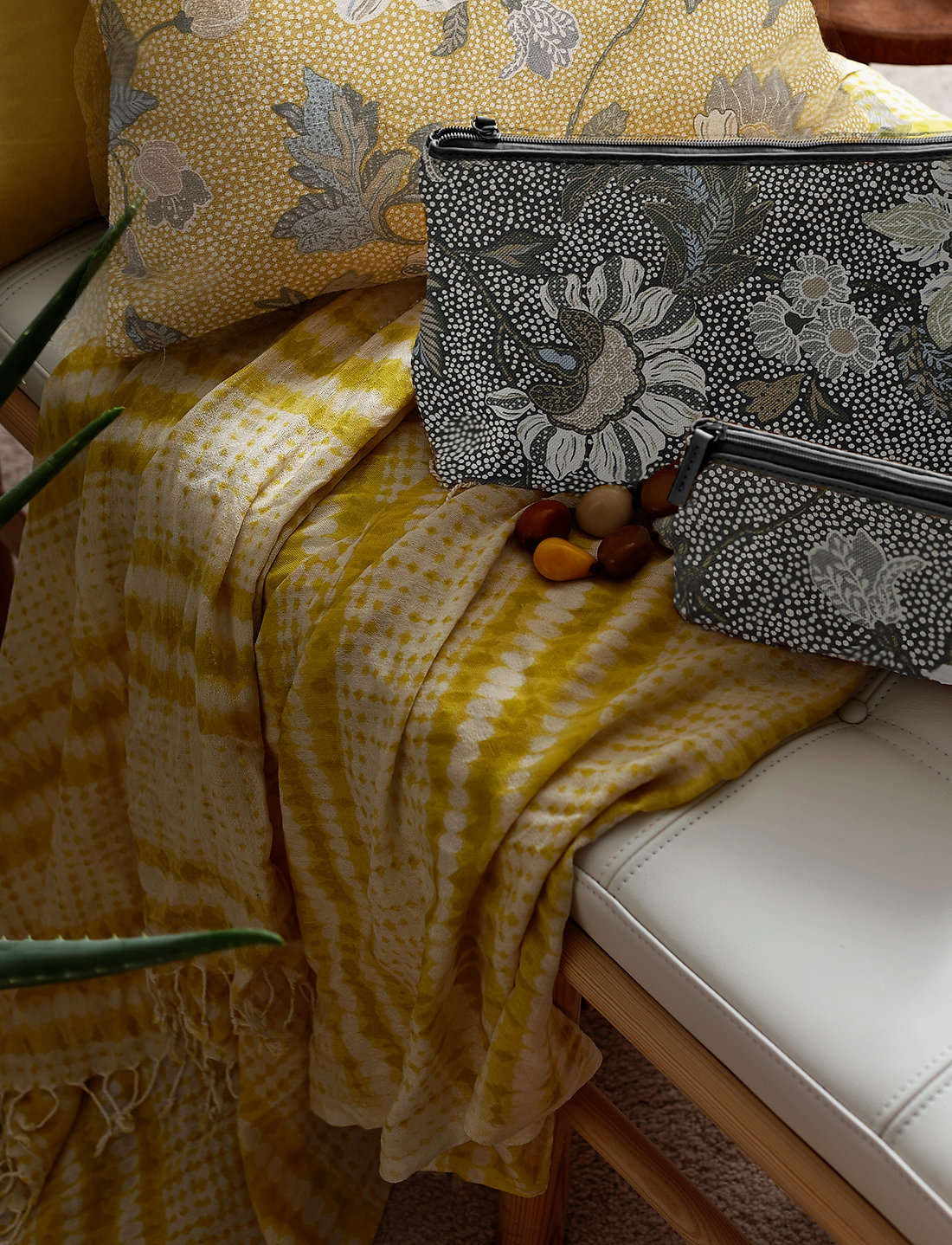 Ceannis - Cosmetic Bag Flower Linen Size: Large - kosmeetikakotid - black - 0