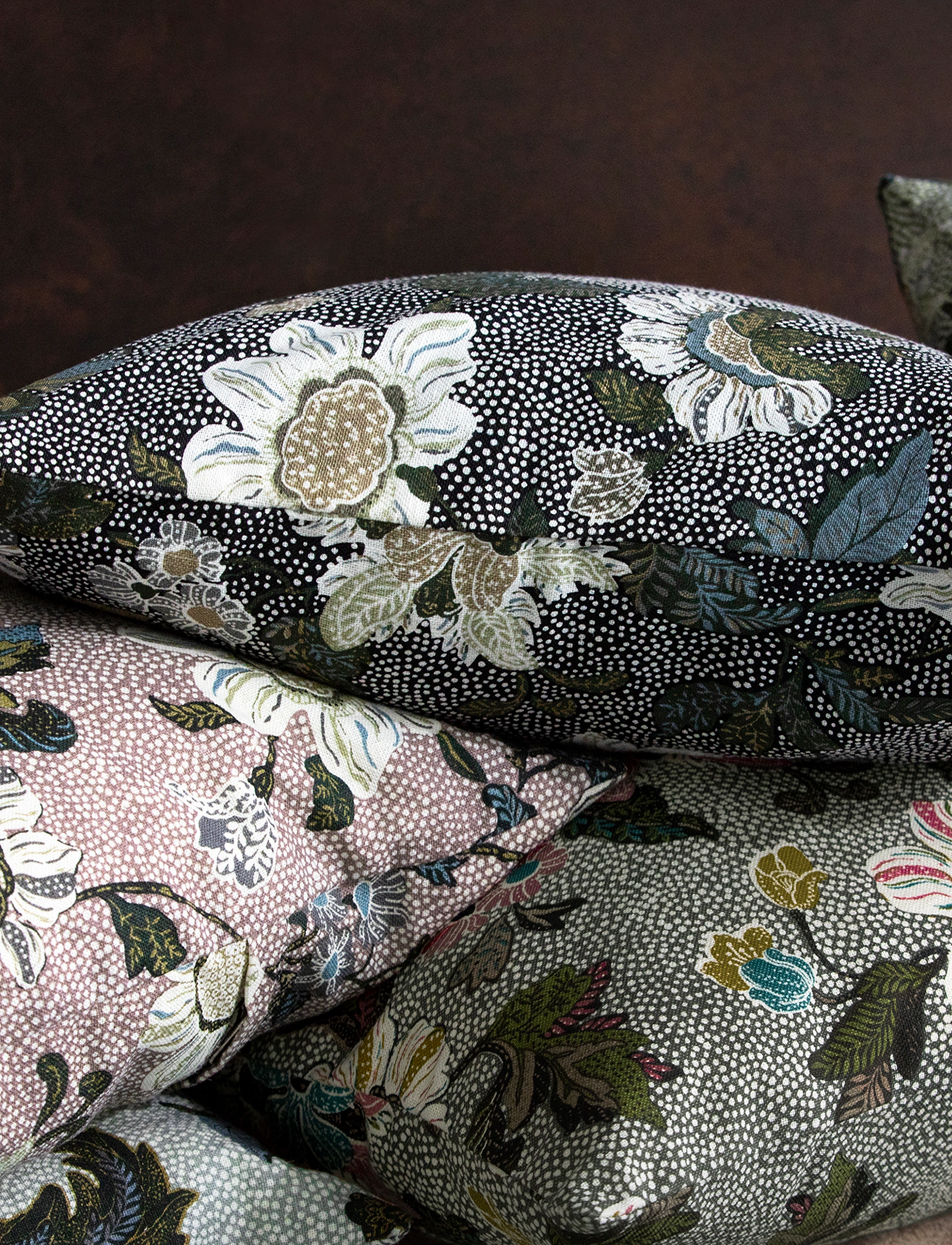 Ceannis Cushion Cover Flower Linen, 50X50Cm, 50X50 cm, Cushions & Blankets, Schwarz - Covers, Homeware