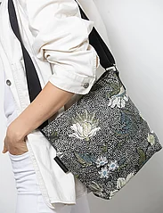 Ceannis - Small Shoulder Bag Black Flower Linen - festtøj til outletpriser - black - 6