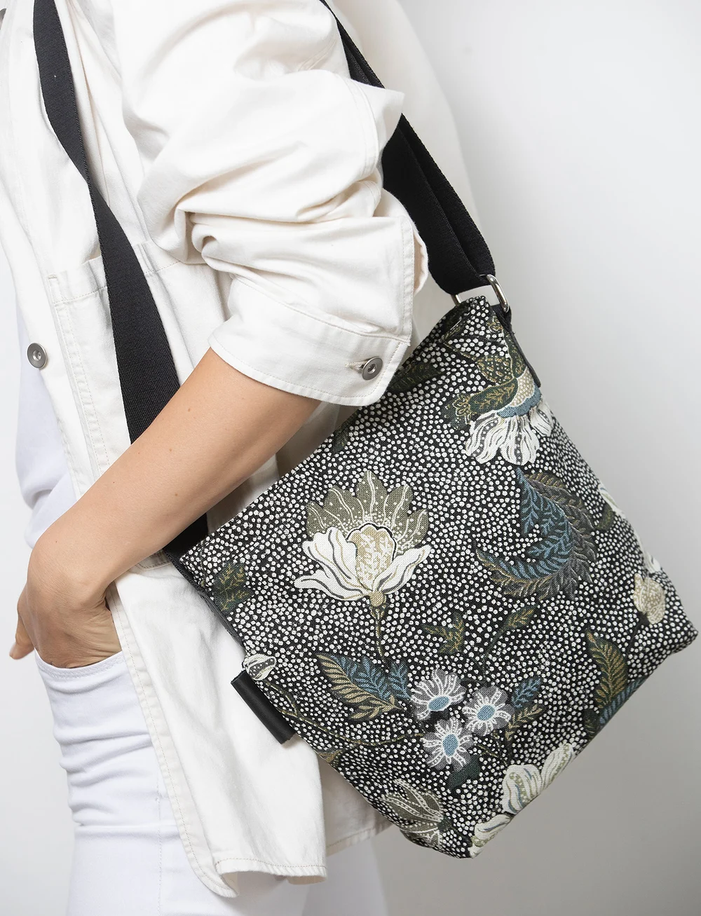 Ceannis - Small Shoulder Bag Flower Linen - særlige begivenheder - black - 0
