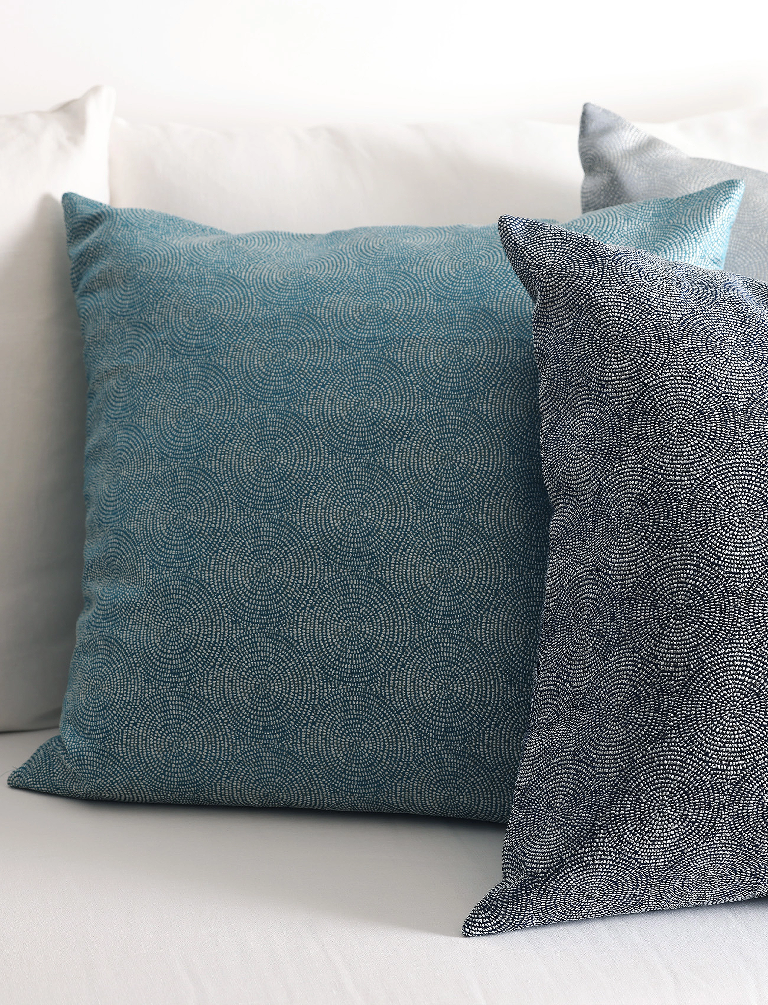 Ceannis Dots C/C 50X50 | Petrol, 50X50 cm, Blue, Puder & Tæpper > Pudebetræk, Unisex