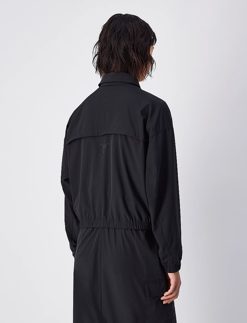 Champion - Woven Jacket - ulkovaatteet - black beauty - 3