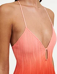 Chantelle Beach - PULP Swim Bikini Wirefree plunge t-shirt swimsuit - badeanzüge - orange tie and dye - 4
