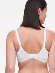 CHANTELLE - CORSETRY BRA UNDERWIRED VERY COVERING - wired bras - milk - 4