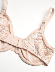CHANTELLE - C Magnifique Very covering molded bra - full cup bras - desert sand print - 7