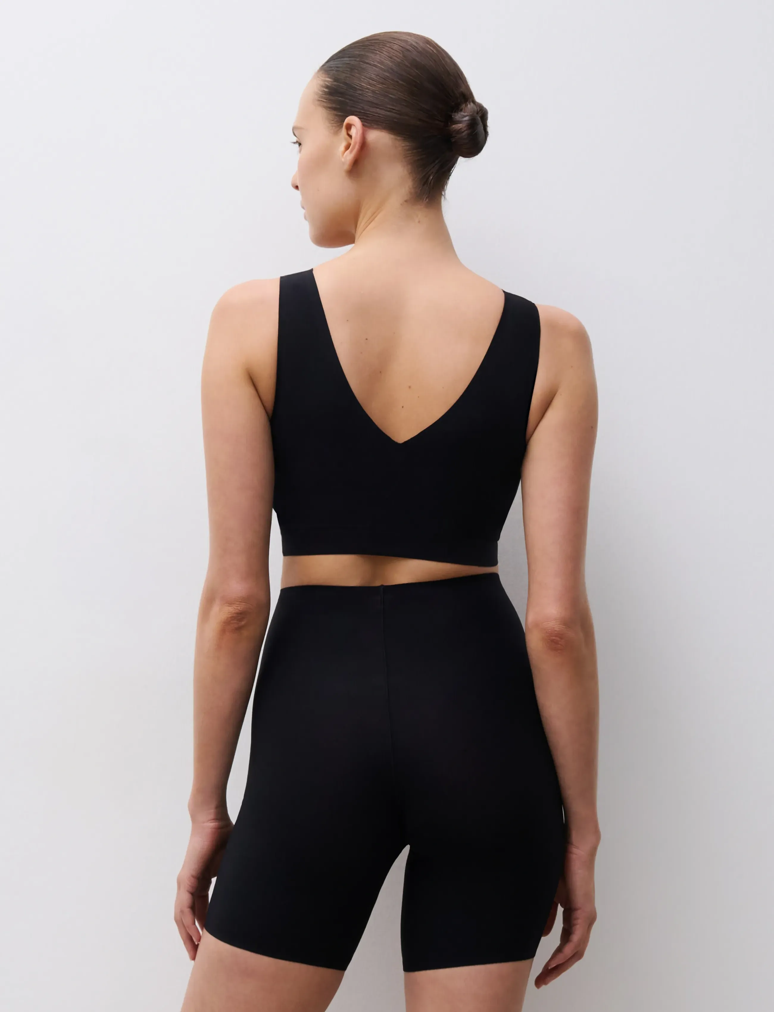 CHANTELLE - Soft Stretch High Waist Mid-Thigh Short - shaping bottoms - black - 5