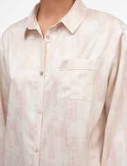CHANTELLE - Quarts Shirt Long Sleeve - sievietēm - abstract print - 2