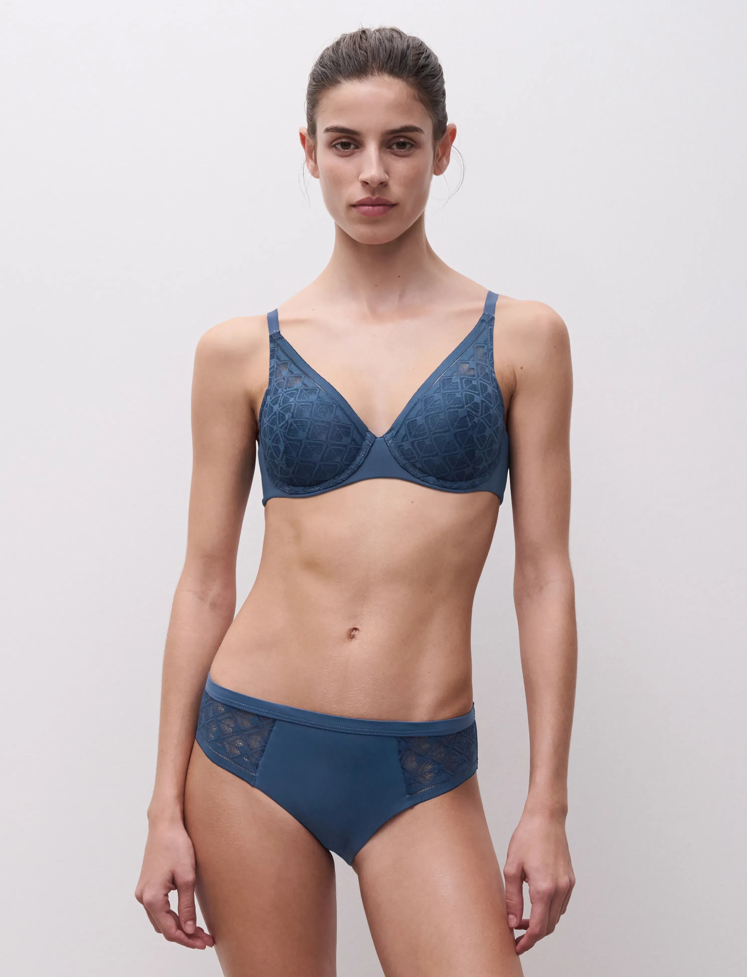 CHANTELLE Ace T-Shirt Covering Memory Bra, 75 C, Bras & Oberteile, Blau - Wired Bras, Frauen