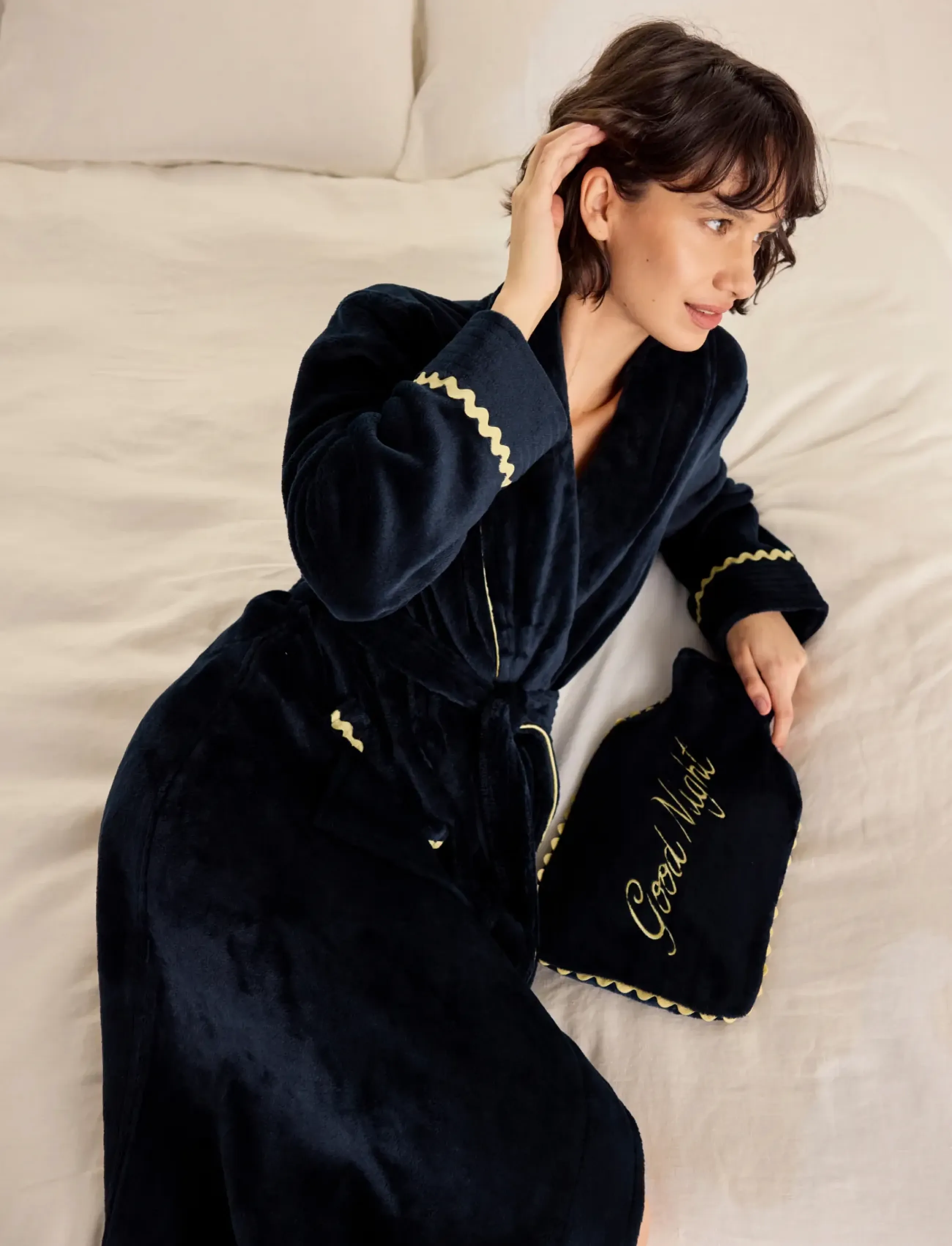 Chelsea Peers - Velvet Embroidered Good Night Hot Water Bottle - navy - 3