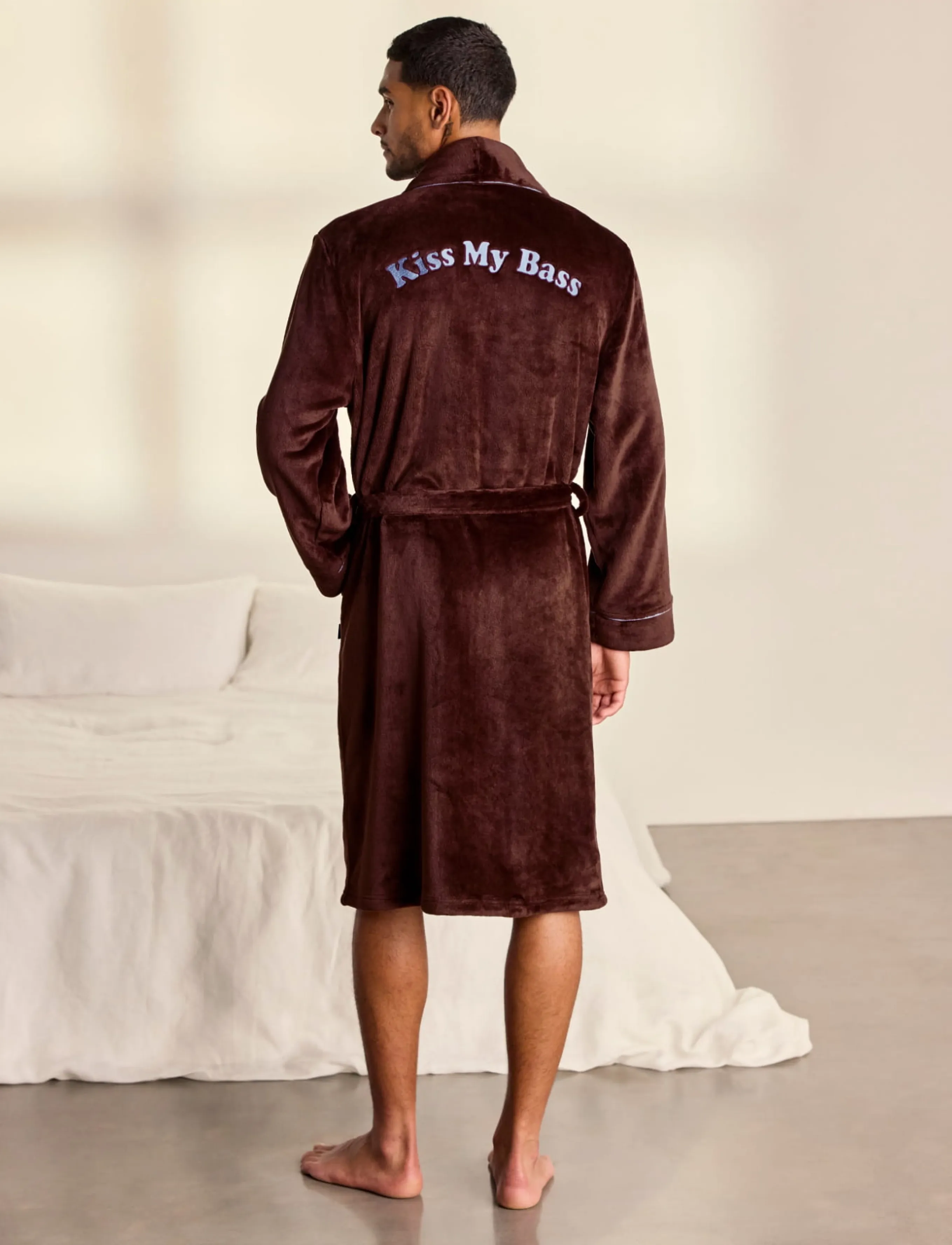Chelsea Peers - Fleece Embroidered Kiss My Bass Dressing Gown - robes - burgundy - 4