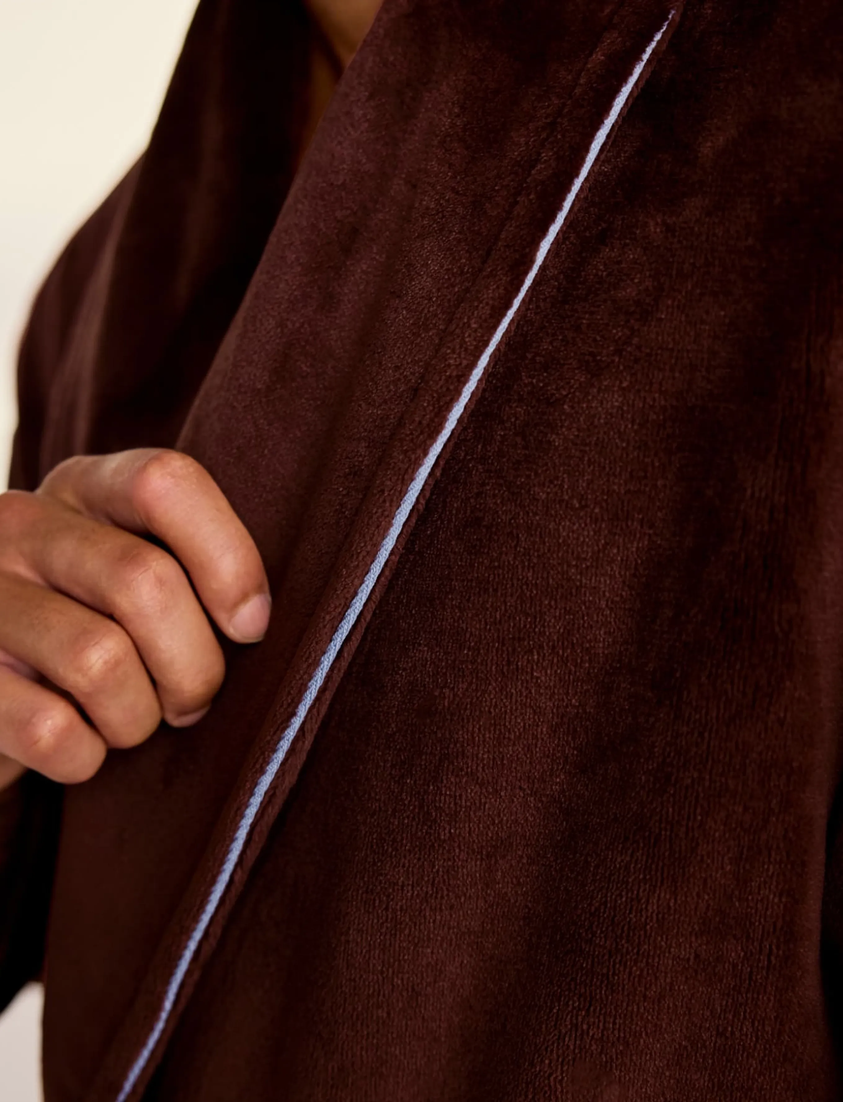 Chelsea Peers - Fleece Embroidered Kiss My Bass Dressing Gown - robes - burgundy - 5