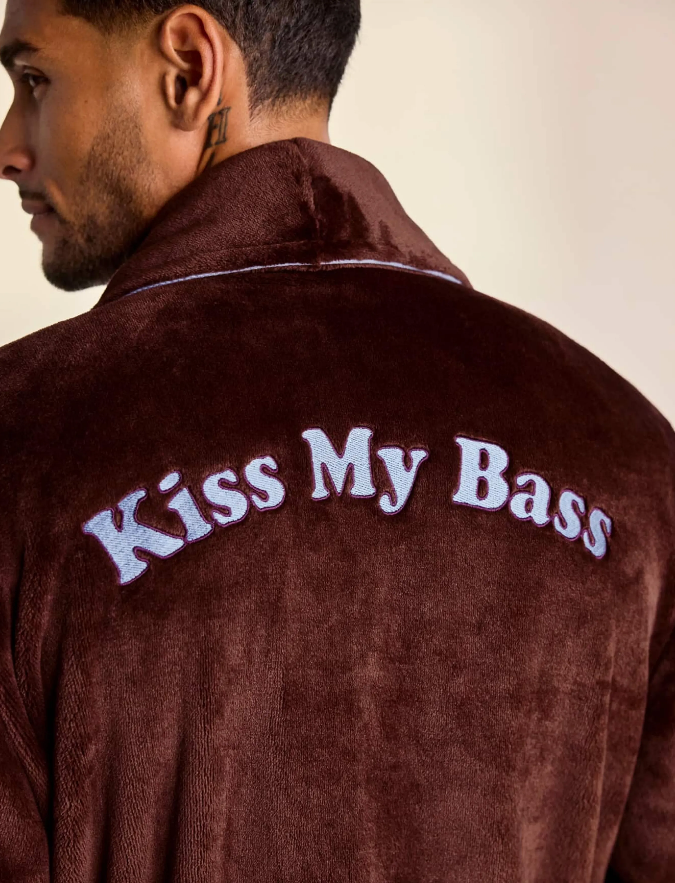 Chelsea Peers Fleece Embroidered Kiss My Bass Dressing Gown - Meestele - BURGUNDY / burgundy