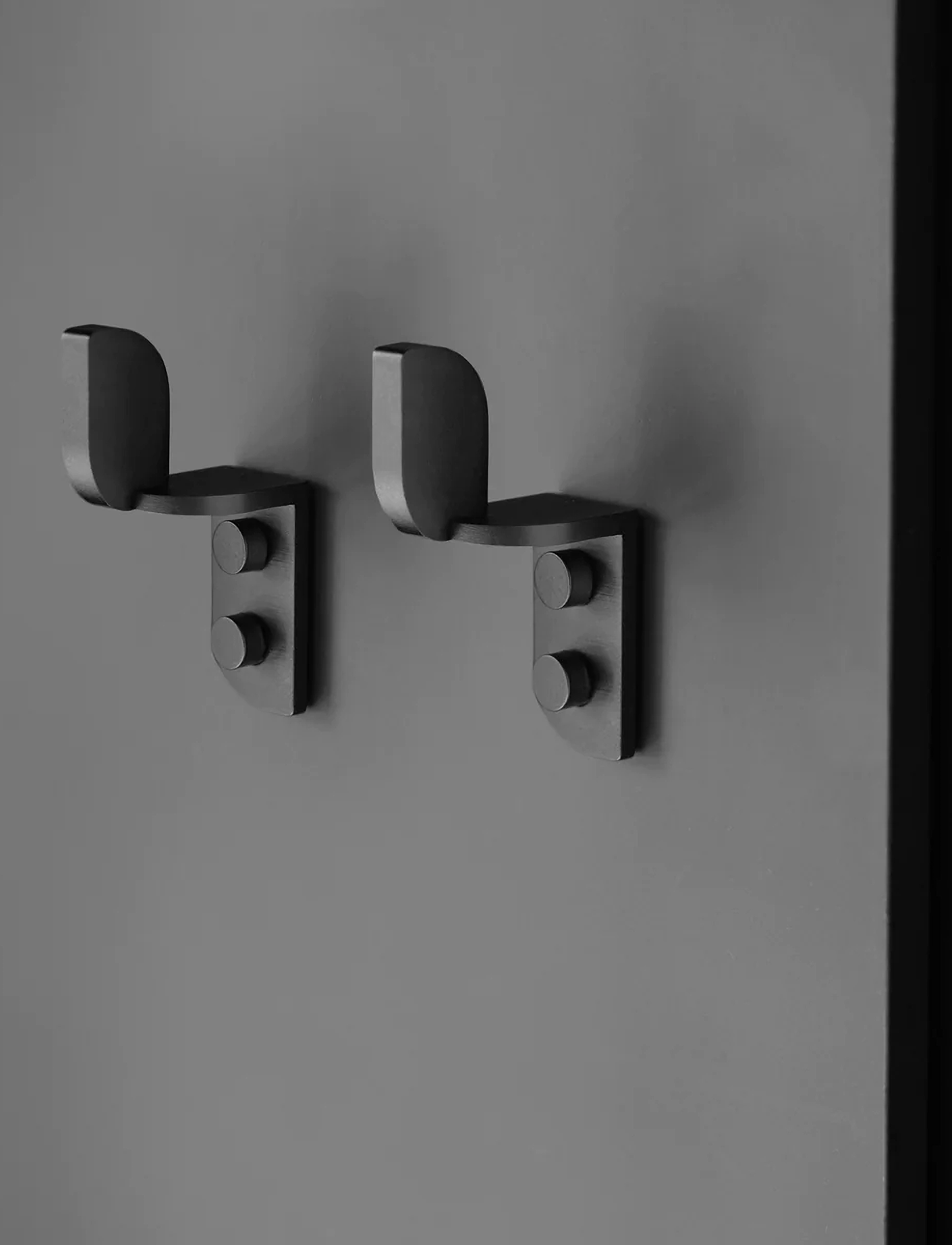 ChiCura - Tabula Wall Hooks Black (2 pcs.) - najniższe ceny - black - 2
