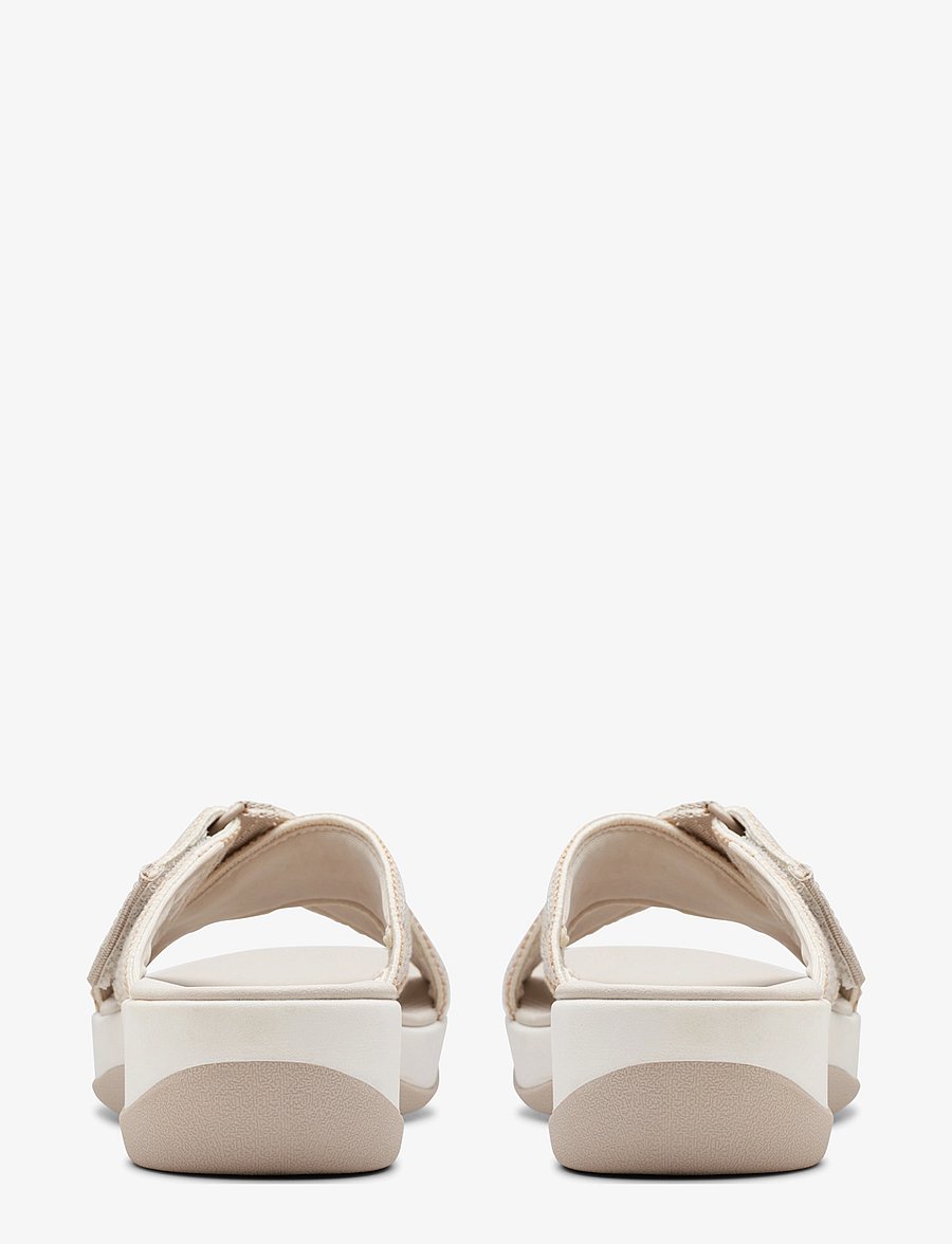 Clarks - Arla Wave D - płaskie sandały - beige combi - 4