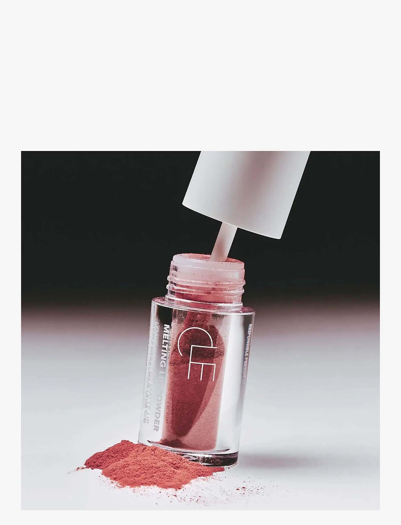 CLE Cosmetics - Melting Lip Powder - redo för date night - true red - 2