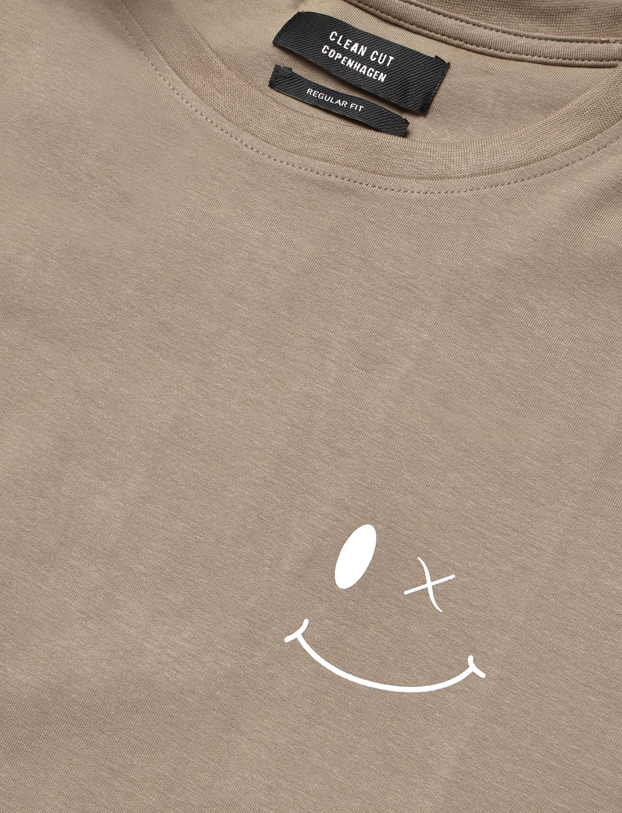 Clean Cut Copenhagen - Patrick Organic Tee - kortærmede t-shirts - brindle beige - 2
