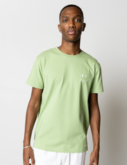 Clean Cut Copenhagen - Patrick Organic Tee - basis-t-skjorter - green - 2