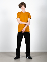 Clean Cut Copenhagen - Patrick Organic Tee - basis-t-skjorter - rust orange - 2