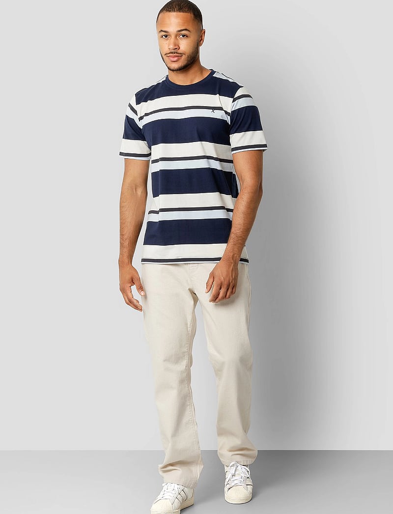 Clean Cut Copenhagen - Bradley Cotton Tee - kortærmede t-shirts - navy/ecru - 0