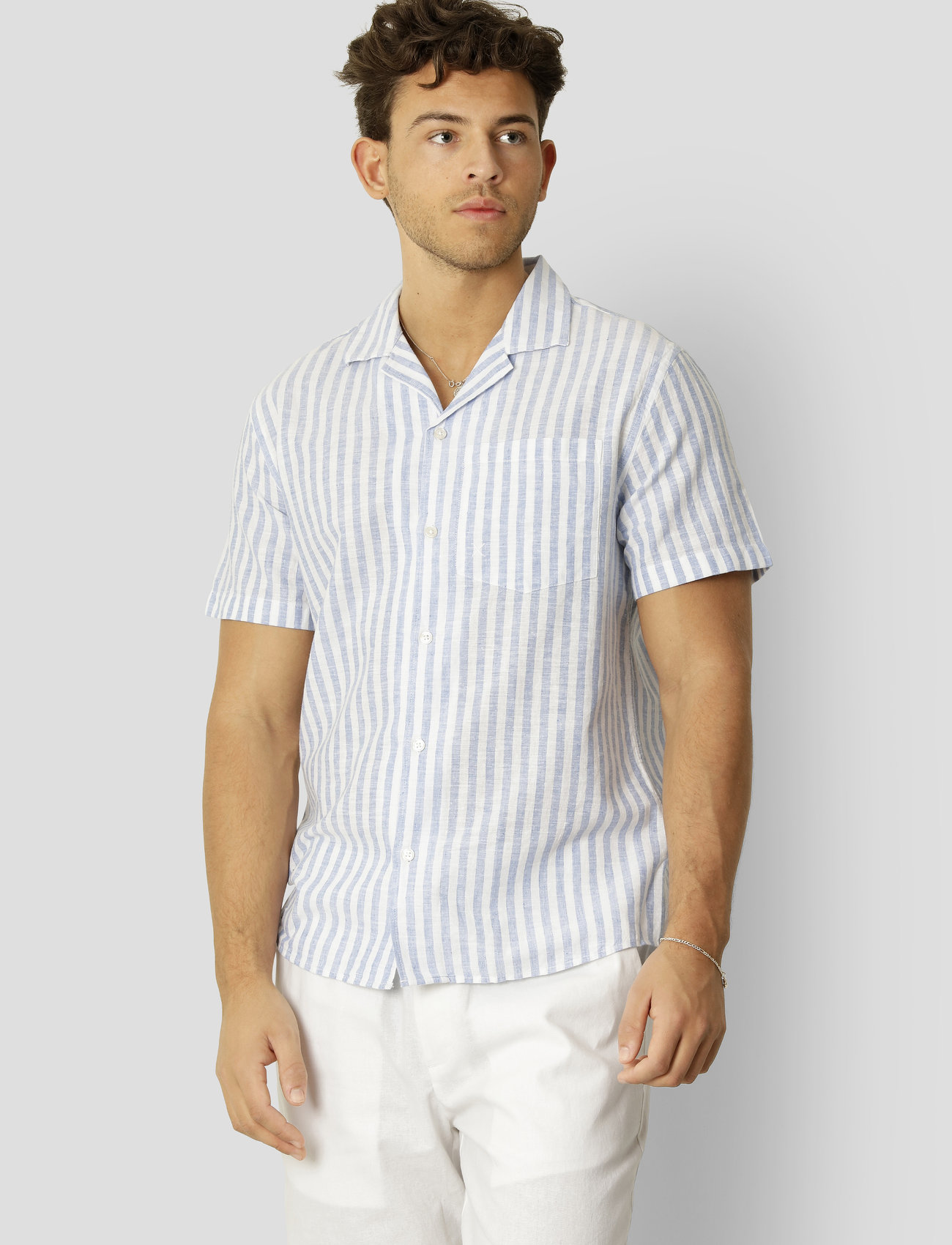Clean Cut Copenhagen - Giles Bowling Striped Shirt S/S - short-sleeved shirts - blue melange / ecru - 1