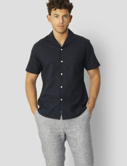Clean Cut Copenhagen - Bowling Cotton Linen Shirt S/S - laisvalaikio marškiniai - navy - 2