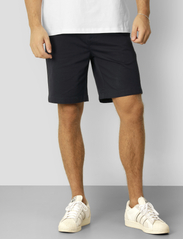 Clean Cut Copenhagen - Milano Twill Shorts - chinos shorts - black - 2