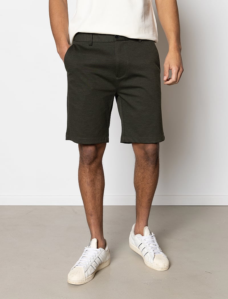 Clean Cut Copenhagen - Milano Brendon Jersey Shorts - chinos shorts - army - 0