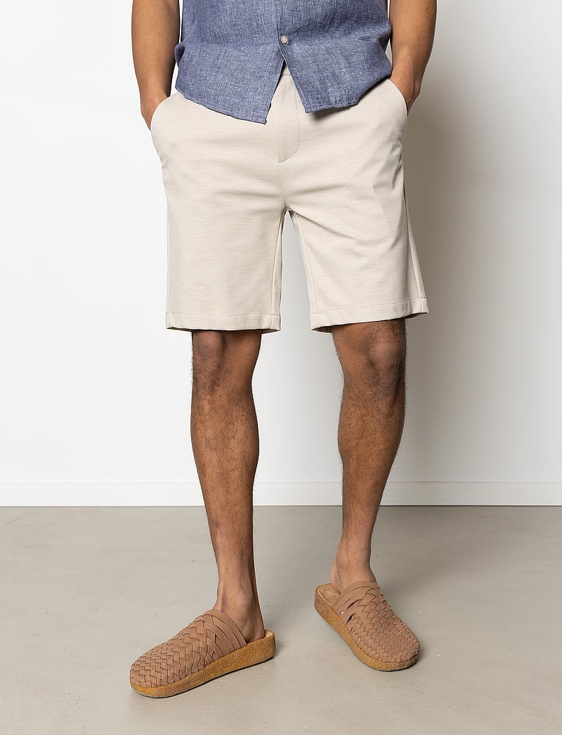 Clean Cut Copenhagen - Milano Brendon Jersey Shorts - chinos shorts - ecru - 0
