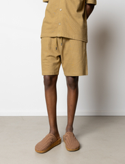 Clean Cut Copenhagen - Calton Structured Shorts - laveste priser - dark khaki - 2