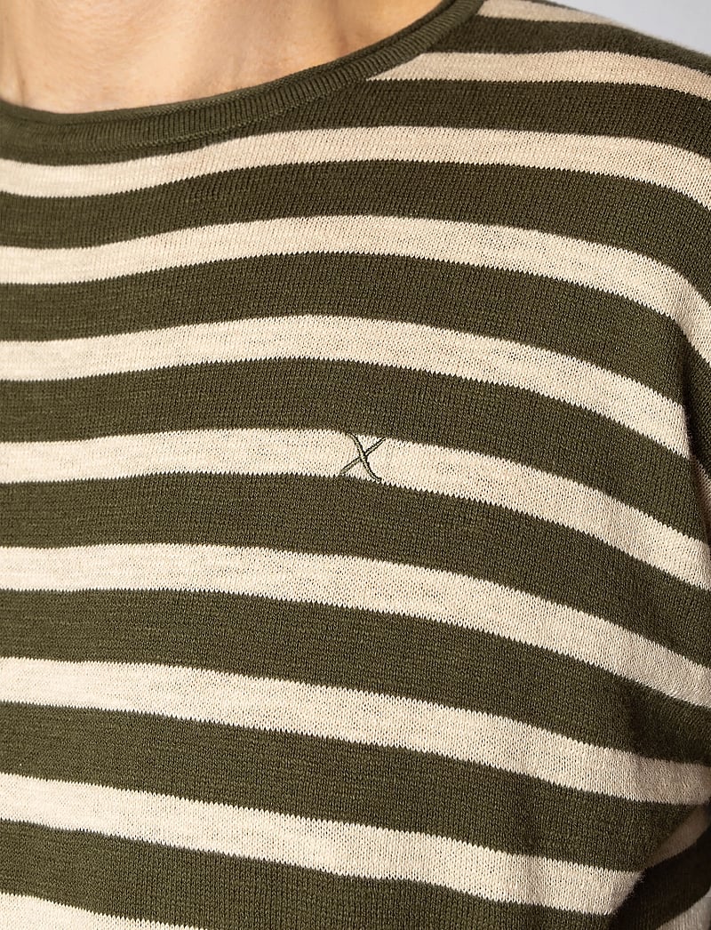 Clean Cut Copenhagen - Thomas knitted striped t-shirt - kurzärmelig - army/ecru striped - 3