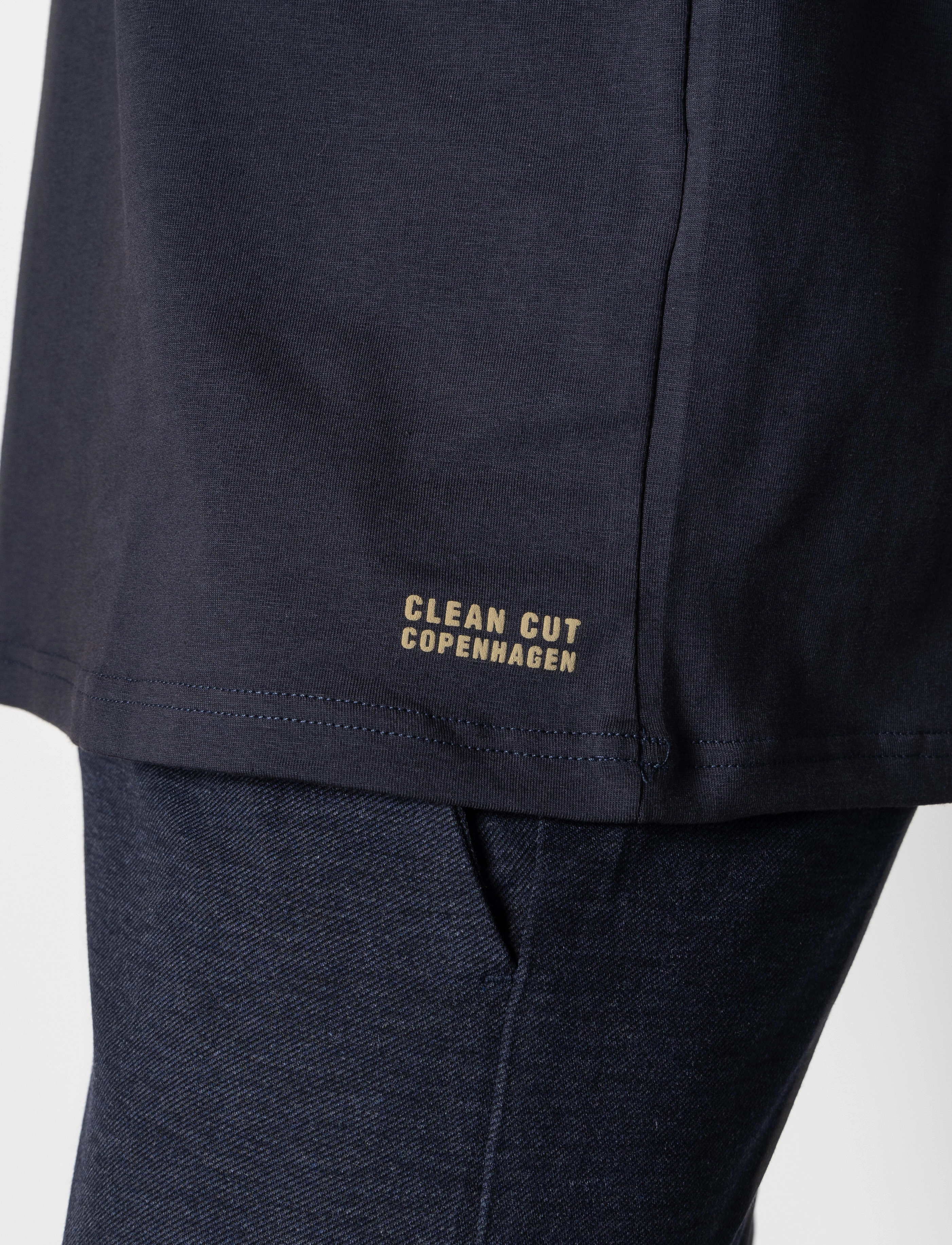 Clean Cut Copenhagen - Cross Logo Organic Tee - dark navy - 4