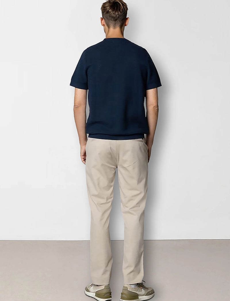 Clean Cut Copenhagen - Owen knitted t-shirt - short-sleeved t-shirts - navy - 5