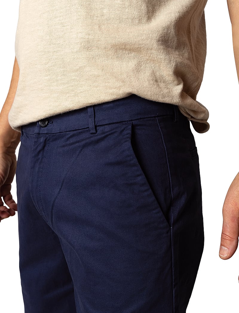 Clean Cut Copenhagen - Milano twill shorts - short chino - navy - 3