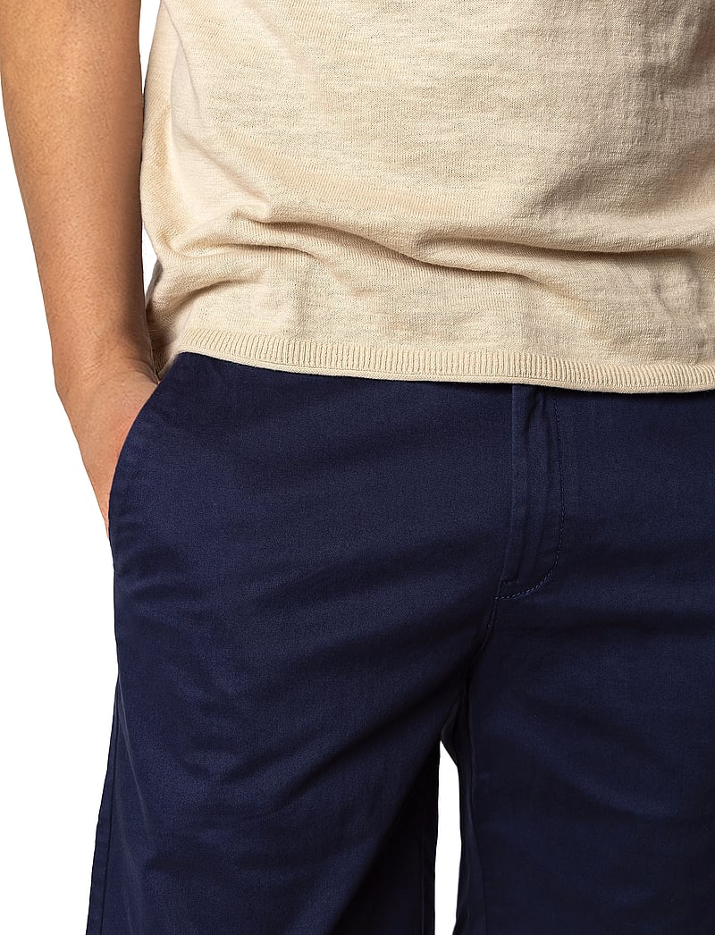 Clean Cut Copenhagen - Milano twill shorts - short chino - navy - 4