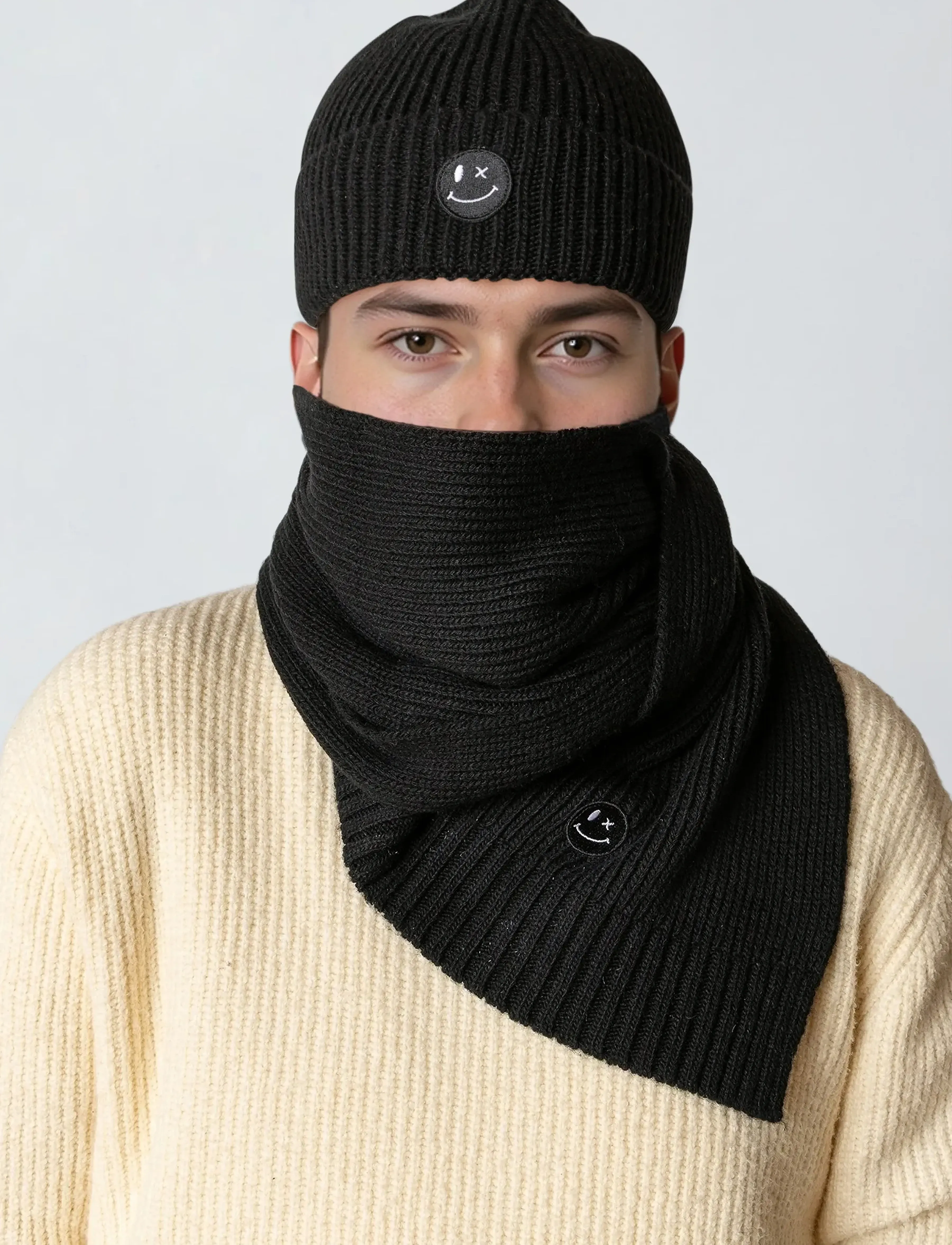 Clean Cut Copenhagen Patrick Beanie, Mænd, Ribstrikket Hue Med Smiley Patch, Sort, Str: ONE SIZE