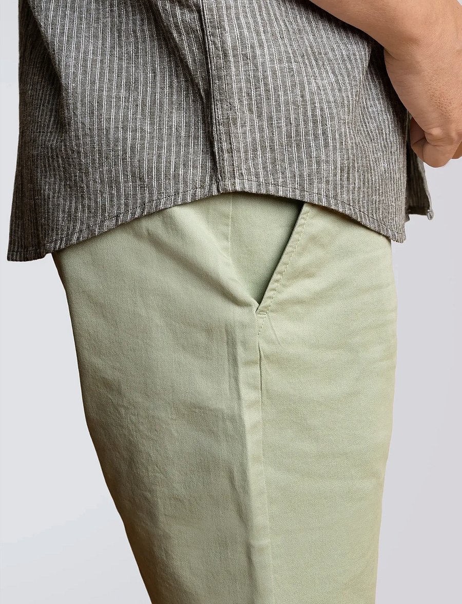 Clean Cut Copenhagen - Mitchell Twill Shorts - chinos shorts - desert sage - 4
