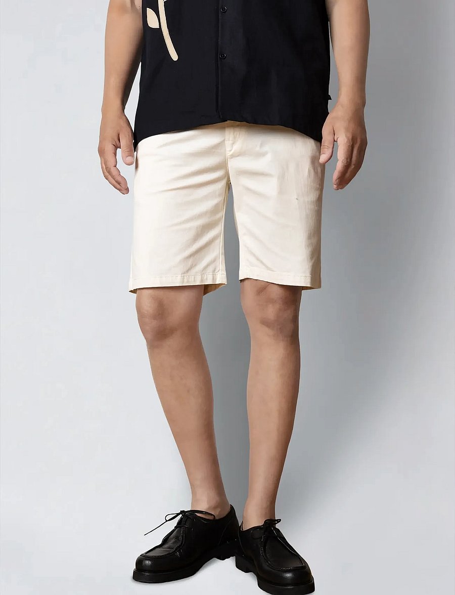 Clean Cut Copenhagen - Mitchell Twill Shorts - chinos shorts - ecru - 0