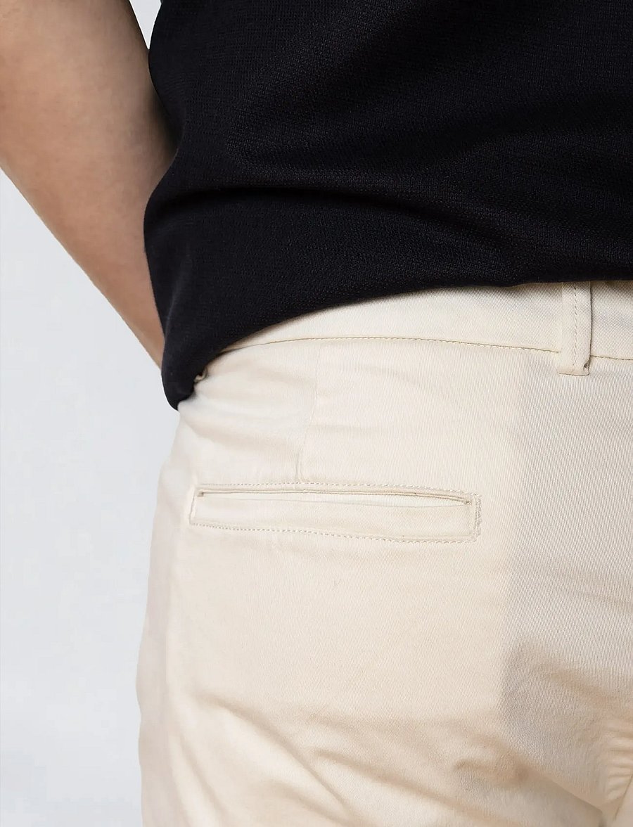 Clean Cut Copenhagen - Mitchell Twill Shorts - chinos shorts - ecru - 3