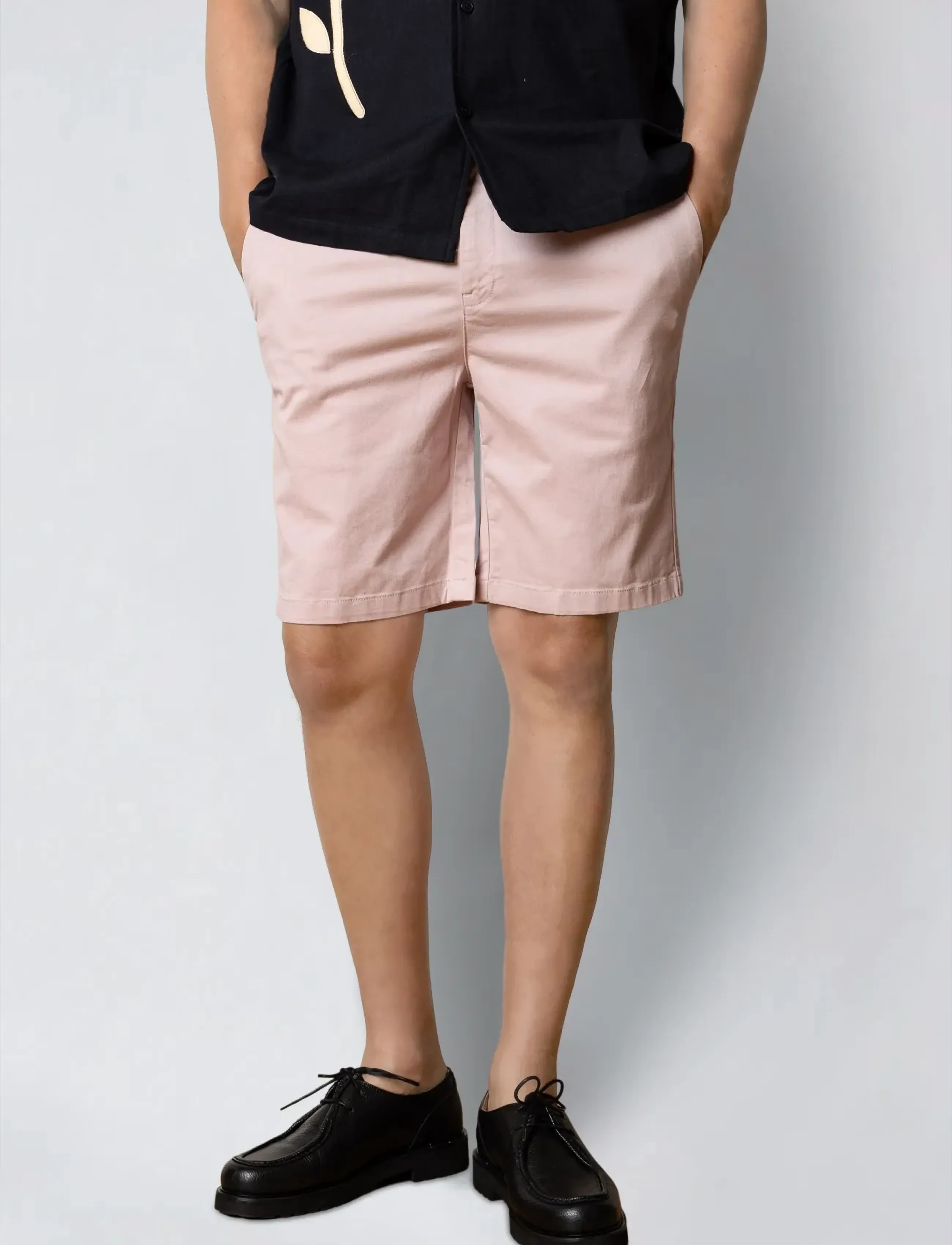 Clean Cut Copenhagen - Mitchell Twill Shorts - chinos shorts - violet ice - 0