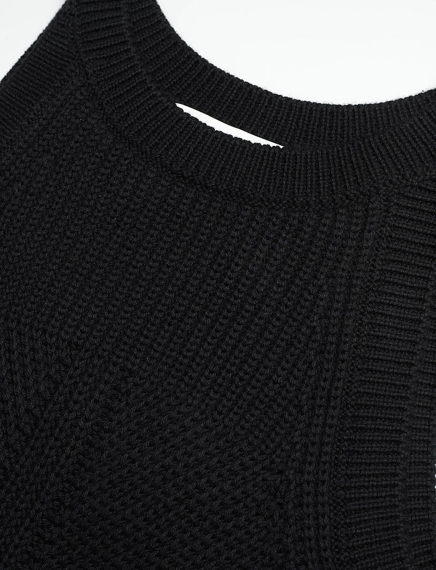 Closed - STRAP TOP - palaidinukės be rankovių - black - 2