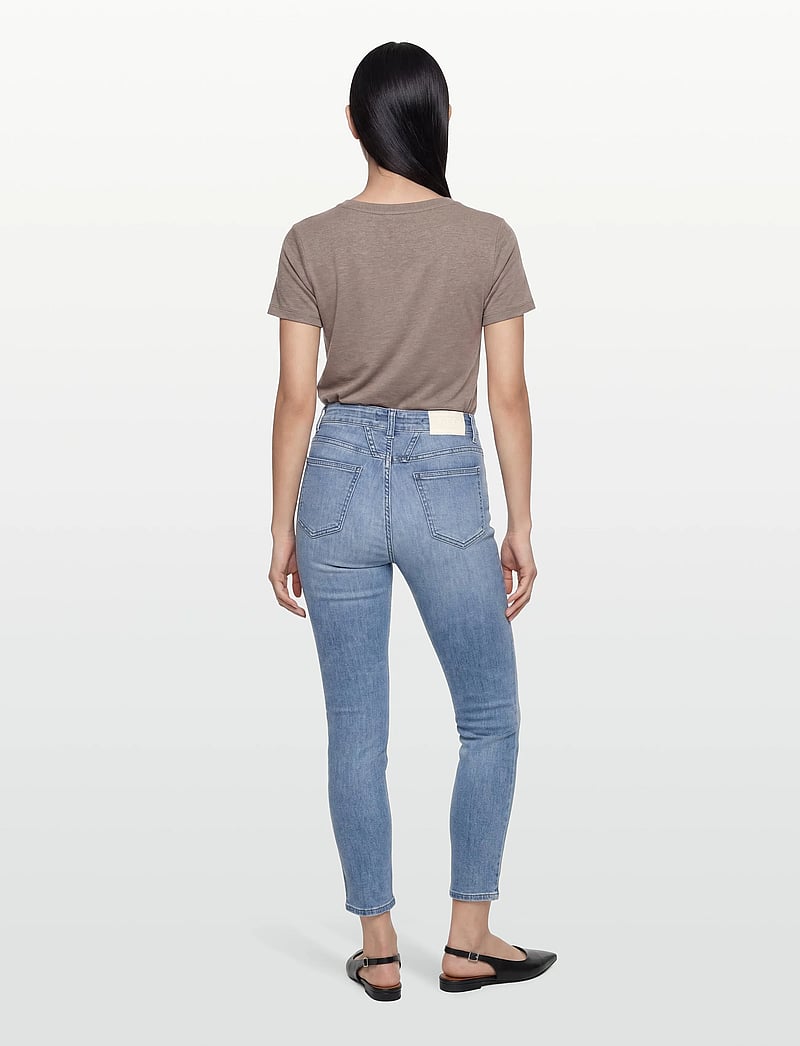 Closed - PEDAL PUSHER JEANS MID BLUE - liibuvad teksad - mid blue - 4