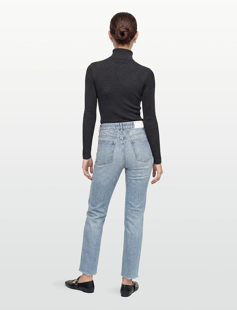 Closed - WOMEN PEDAL PUSHER JEANS LIGHT BLUE - mom jeans - light blue - 4