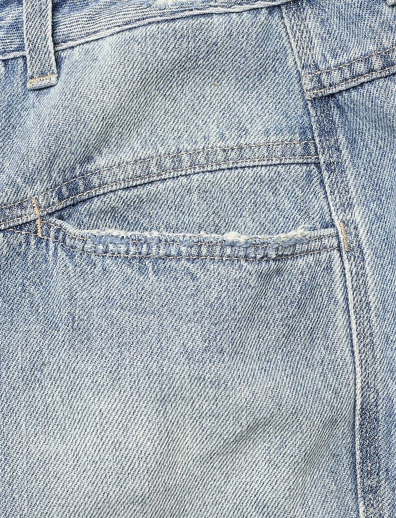 Closed - WOMEN PEDAL PUSHER JEANS LIGHT BLUE - mom jeans - light blue - 5