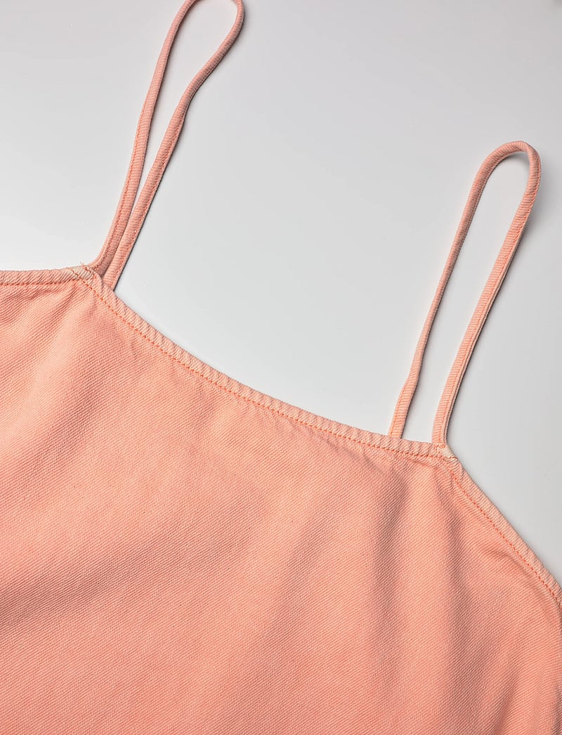 Closed - WOMEN STRAP DENIM DRESS WILD ROSE - slipklänningar - wild rose - 2