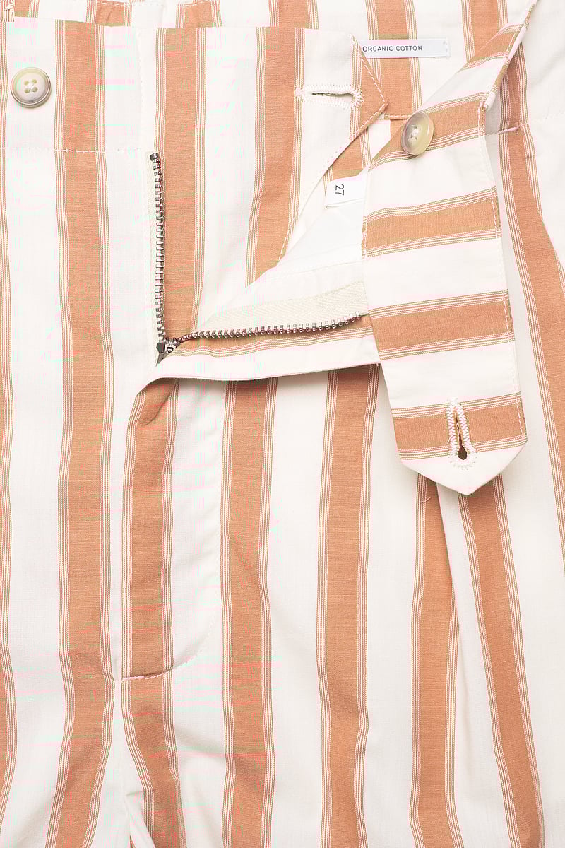 Closed - womens shorts - casual shorts - gold earth - 3